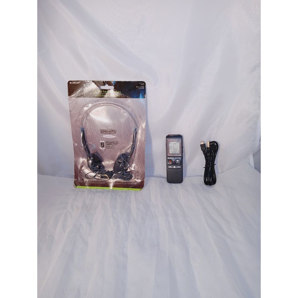 Sony ICD-PX820‎ 2GB 535 Hours Handheld Digital Voice Recorder & Headphones